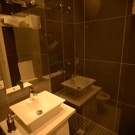 Dei Catalani نابولي