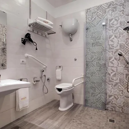 Dei Catalani نابولي